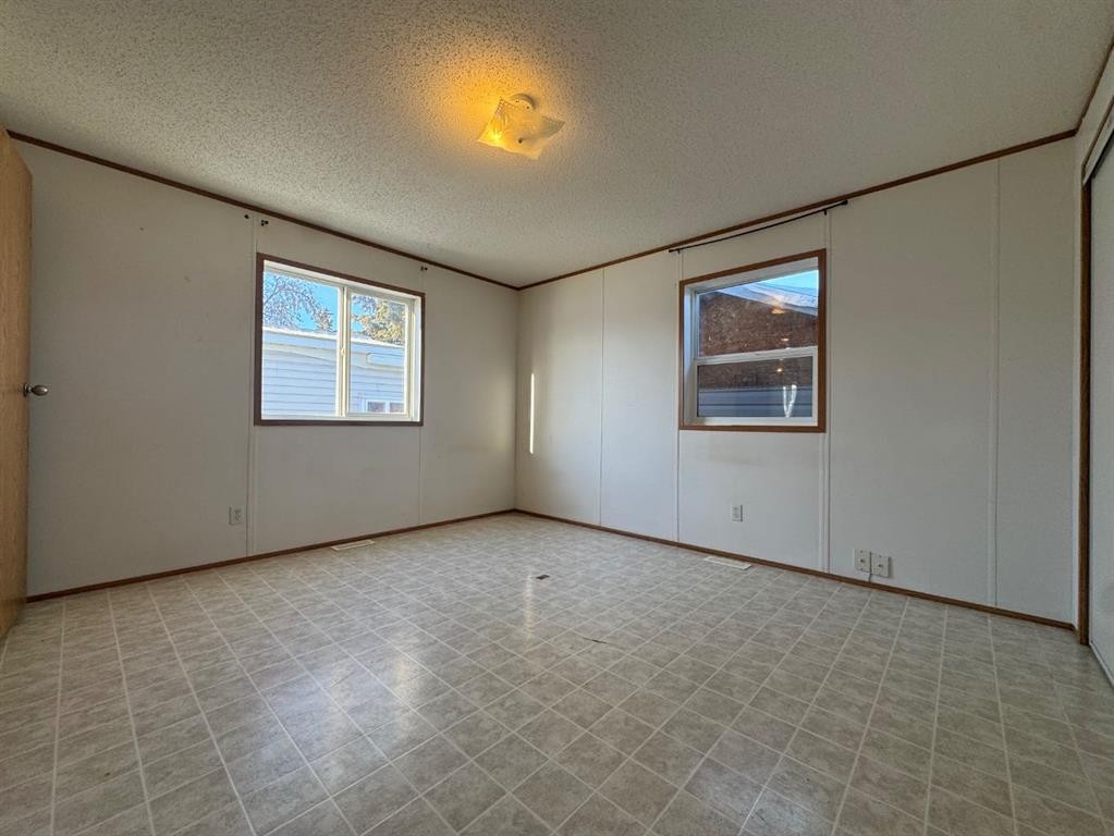 









4504


41

Street, 17,
Camrose,




AB
T4V 4K5

