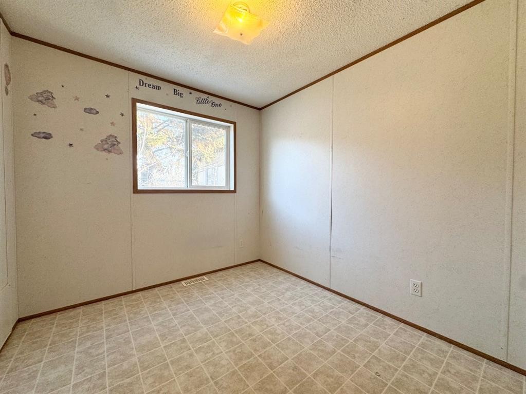 









4504


41

Street, 17,
Camrose,




AB
T4V 4K5

