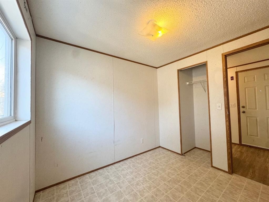 









4504


41

Street, 17,
Camrose,




AB
T4V 4K5

