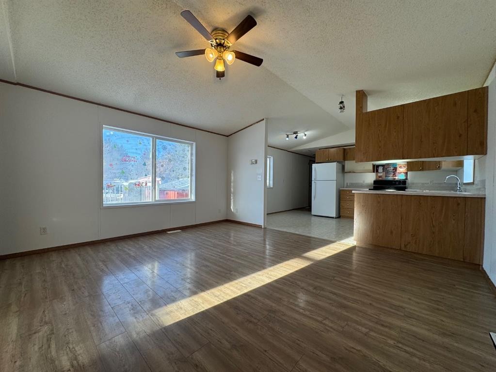 









4504


41

Street, 17,
Camrose,




AB
T4V 4K5

