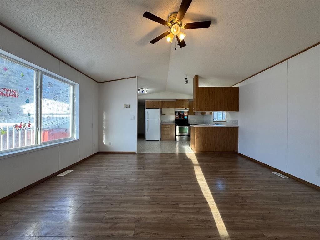 









4504


41

Street, 17,
Camrose,




AB
T4V 4K5

