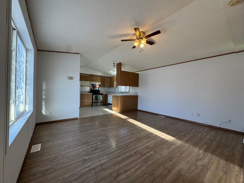 









4504


41

Street, 17,
Camrose,




AB
T4V 4K5

