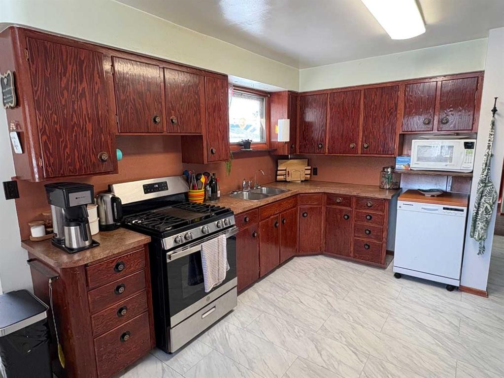 









4812


47

Avenue,
Forestburg,




AB
T0B 1N0

