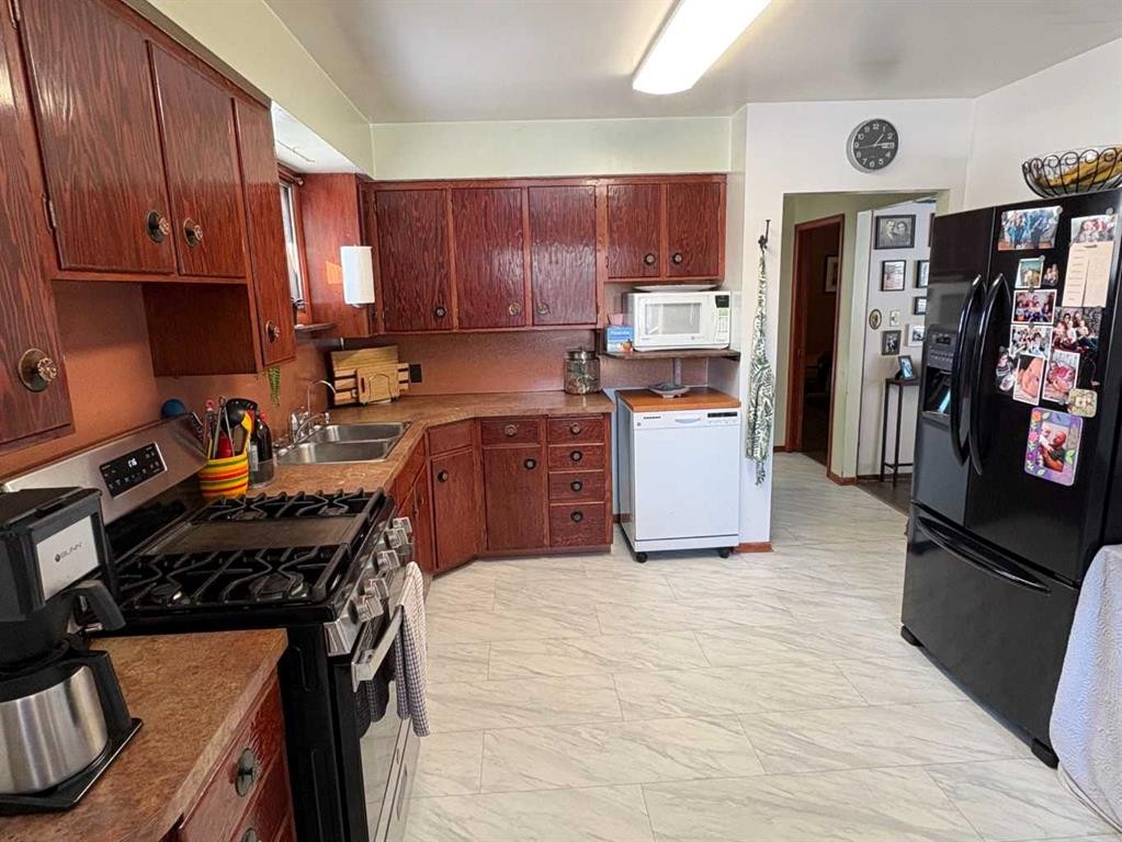 









4812


47

Avenue,
Forestburg,




AB
T0B 1N0

