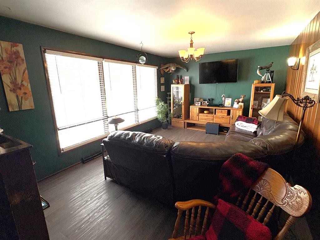 









4812


47

Avenue,
Forestburg,




AB
T0B 1N0

