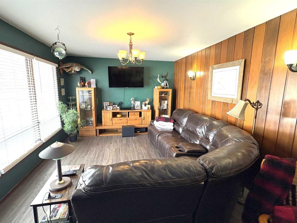 









4812


47

Avenue,
Forestburg,




AB
T0B 1N0

