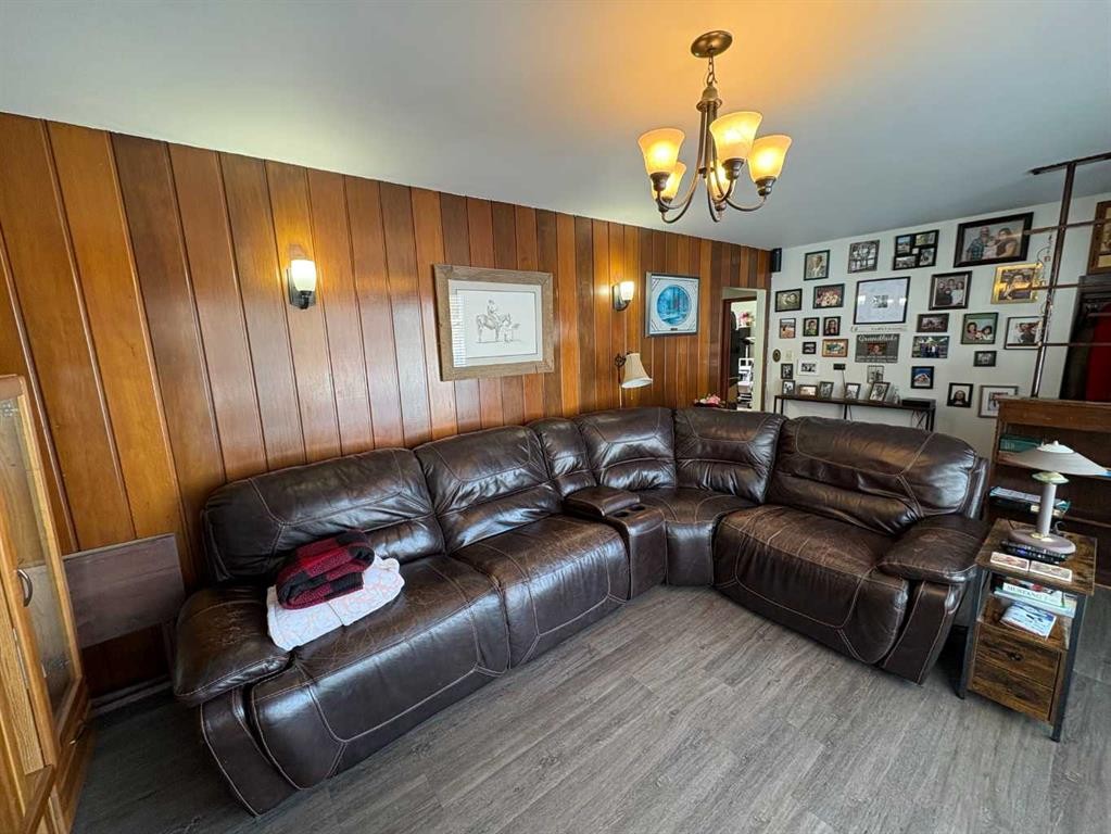 









4812


47

Avenue,
Forestburg,




AB
T0B 1N0

