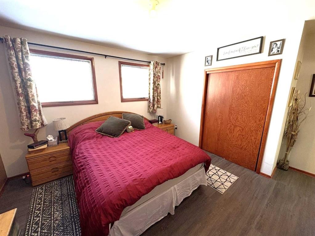 









4812


47

Avenue,
Forestburg,




AB
T0B 1N0

