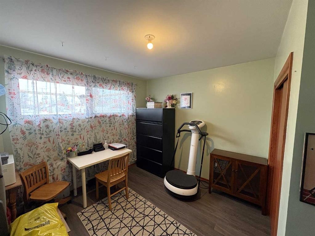 









4812


47

Avenue,
Forestburg,




AB
T0B 1N0

