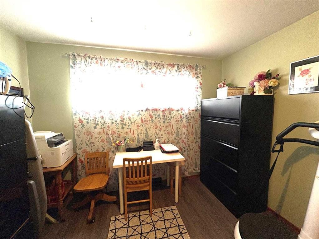 









4812


47

Avenue,
Forestburg,




AB
T0B 1N0

