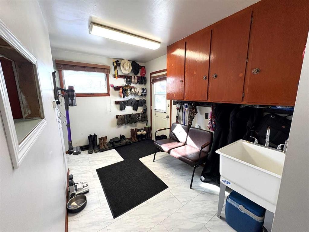 









4812


47

Avenue,
Forestburg,




AB
T0B 1N0

