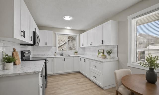 









4108


53

Avenue,
Innisfail,




AB
T4G 1G2

