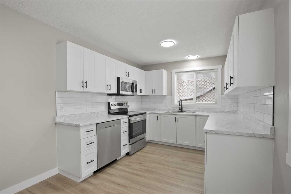 









4108


53

Avenue,
Innisfail,




AB
T4G 1G2

