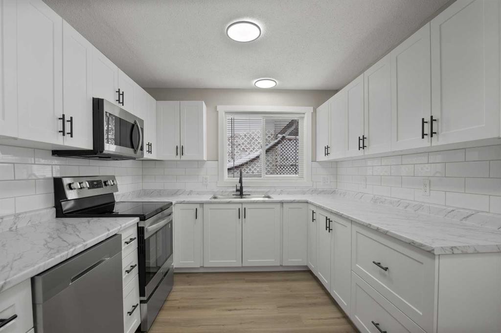 









4108


53

Avenue,
Innisfail,




AB
T4G 1G2

