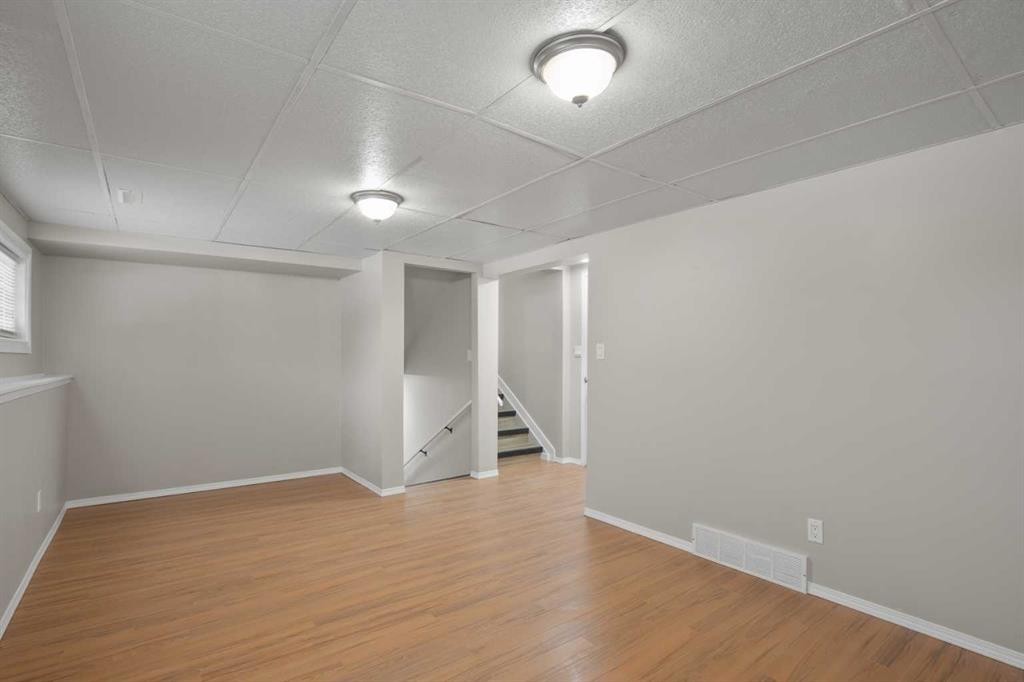 









4108


53

Avenue,
Innisfail,




AB
T4G 1G2

