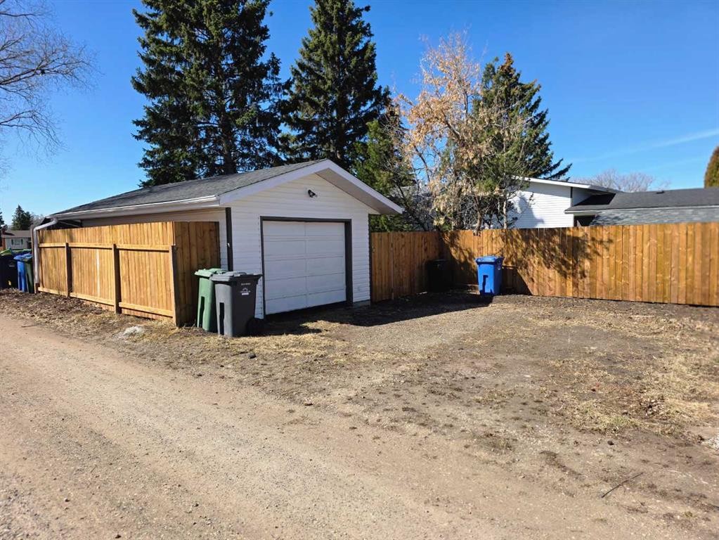 









4108


53

Avenue,
Innisfail,




AB
T4G 1G2


