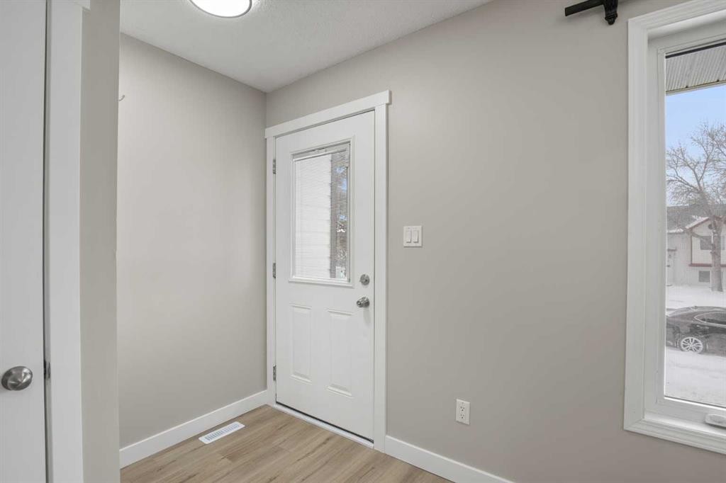 









4108


53

Avenue,
Innisfail,




AB
T4G 1G2

