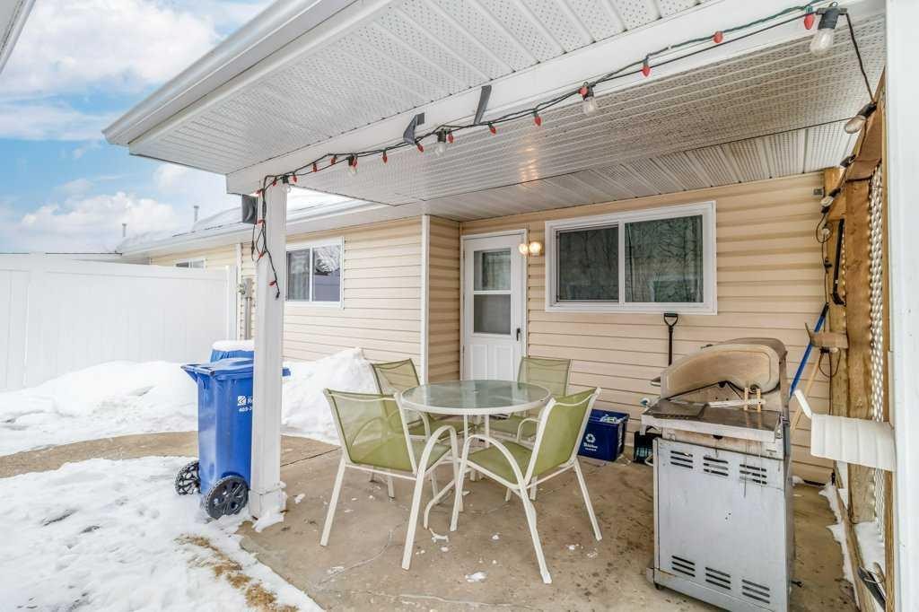 









27


Ellis

Street,
Red Deer,




AB
T4R 2C8

