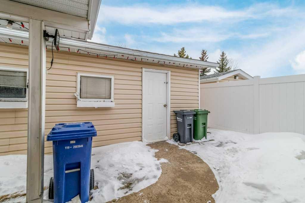 









27


Ellis

Street,
Red Deer,




AB
T4R 2C8

