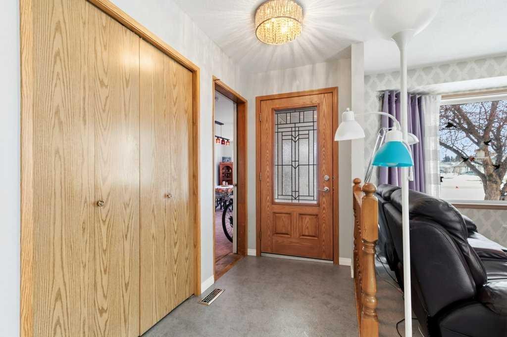 









27


Ellis

Street,
Red Deer,




AB
T4R 2C8

