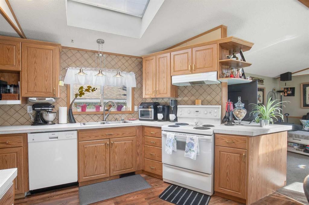 









41513


Highway 771

, 60,
Rural Lacombe County,




AB
T0C 0J0

