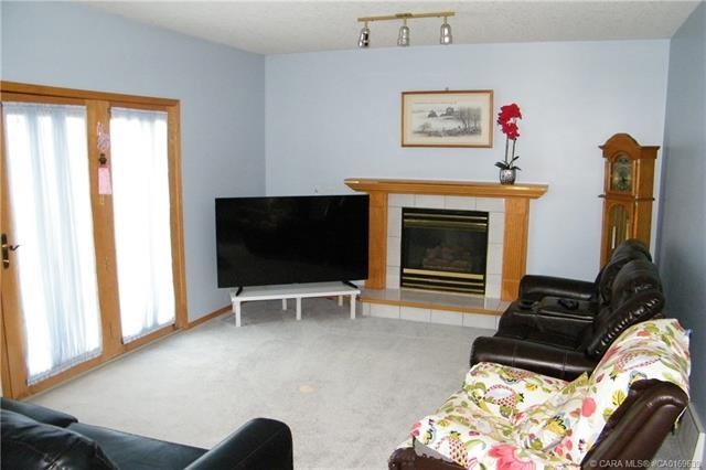 









5606


46

Avenue West,
Forestburg,




AB
T0B 1N0

