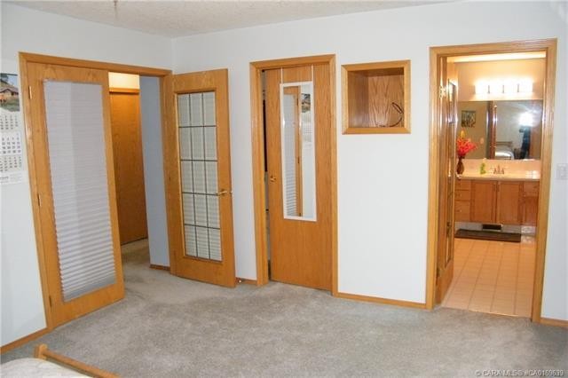 









5606


46

Avenue West,
Forestburg,




AB
T0B 1N0

