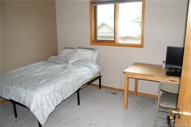 









5606


46

Avenue West,
Forestburg,




AB
T0B 1N0


