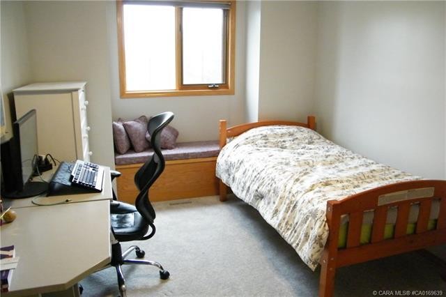 









5606


46

Avenue West,
Forestburg,




AB
T0B 1N0

