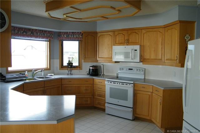 









5606


46

Avenue West,
Forestburg,




AB
T0B 1N0

