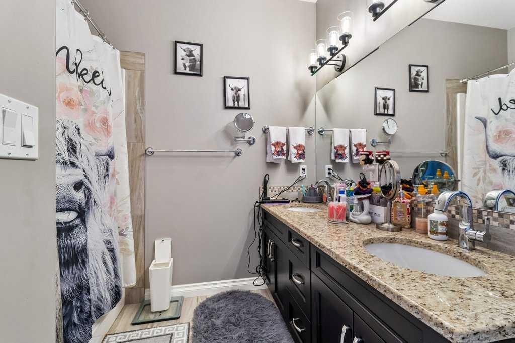 









5224


Lawton

Avenue, A&B,
Blackfalds,




AB
T0M 0J0

