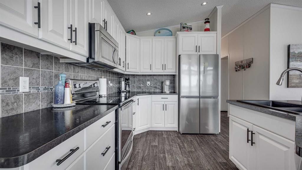 









41019


Range Road 11

, 18,
Rural Lacombe County,




AB
T0C0J1

