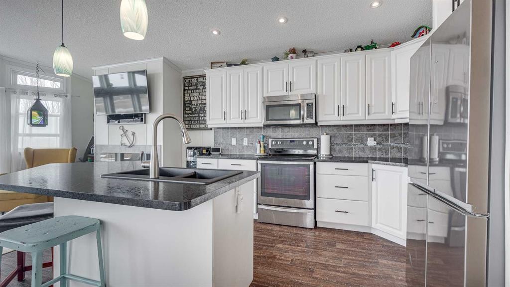 









41019


Range Road 11

, 18,
Rural Lacombe County,




AB
T0C0J1

