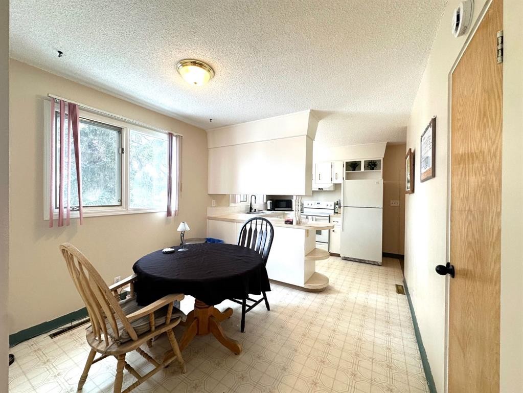 









5240


50

Avenue,
Holden,




AB
T0B2C0

