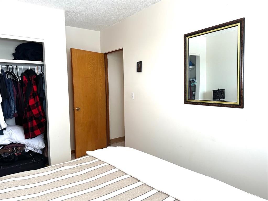 









5240


50

Avenue,
Holden,




AB
T0B2C0

