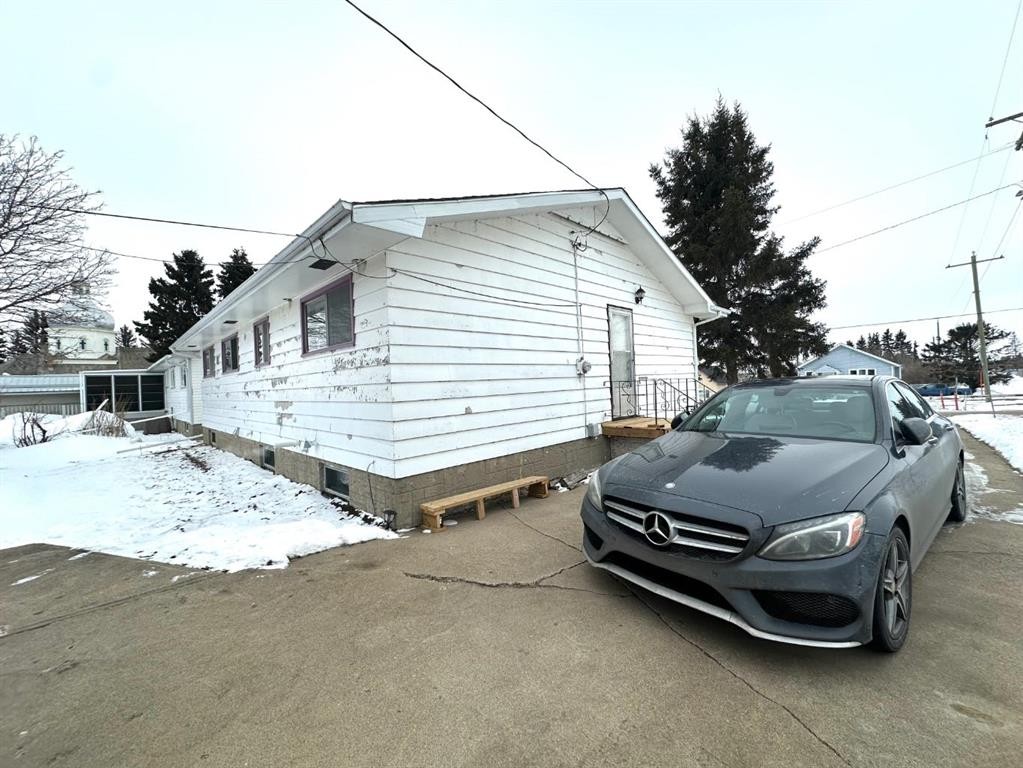 









5240


50

Avenue,
Holden,




AB
T0B2C0

