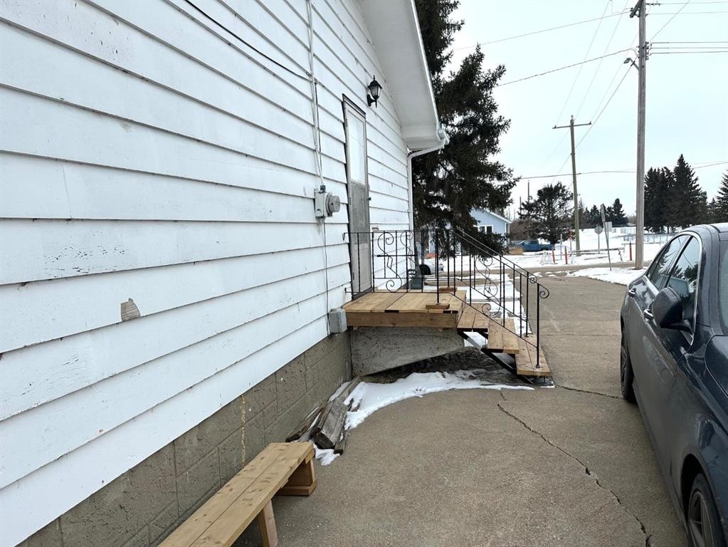 









5240


50

Avenue,
Holden,




AB
T0B2C0

