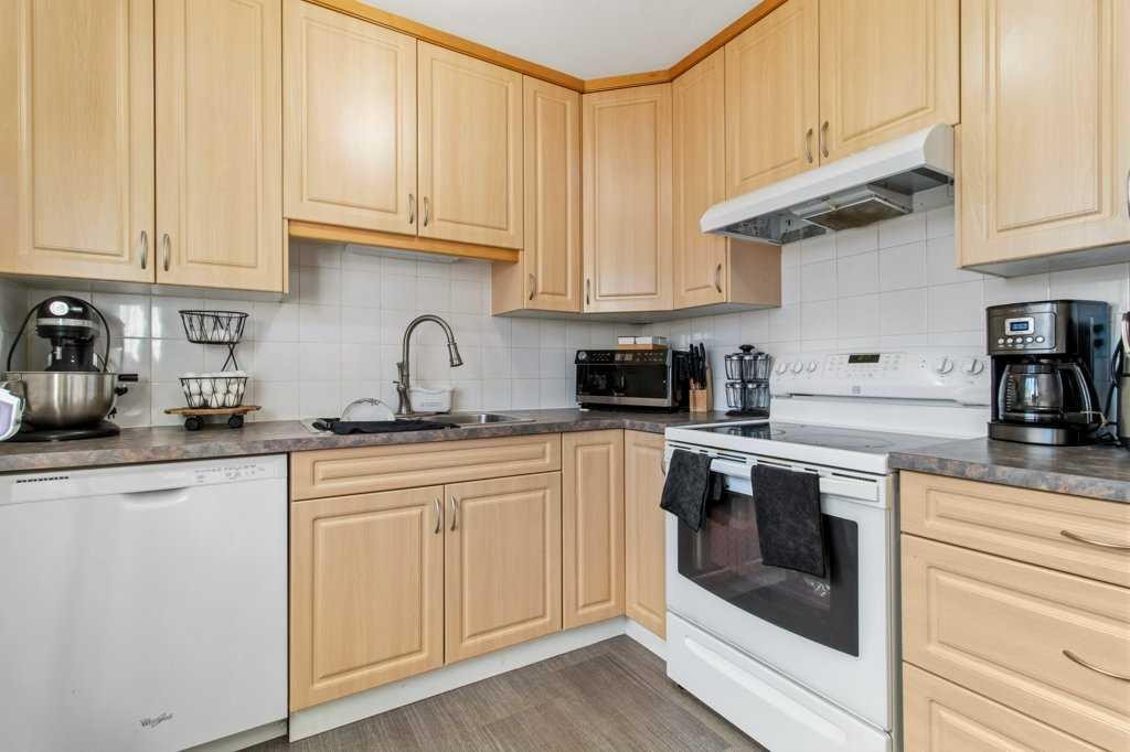 









3907


39

Street, 1003,
Red Deer,




AB
T4N 0M6

