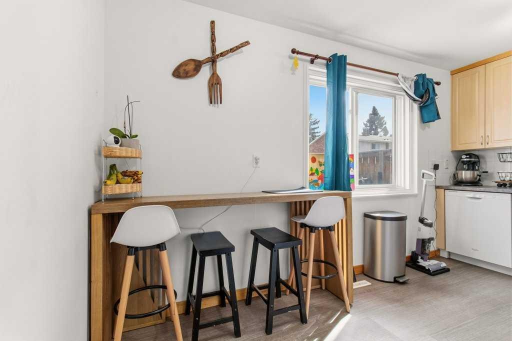 









3907


39

Street, 1003,
Red Deer,




AB
T4N 0M6

