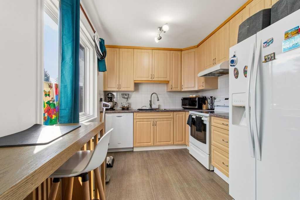 









3907


39

Street, 1003,
Red Deer,




AB
T4N 0M6

