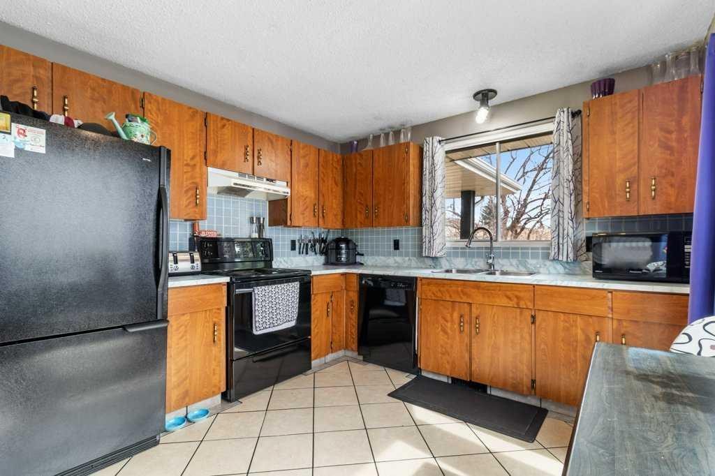 









10


Chappel

Drive,
Red Deer,




AB
T4P 2R8


