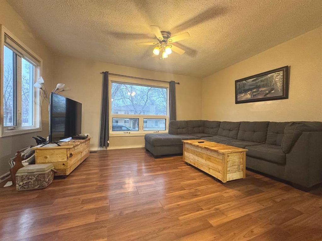 









5319


47

Avenue,
Wetaskiwin,




AB
T9A 0K9

