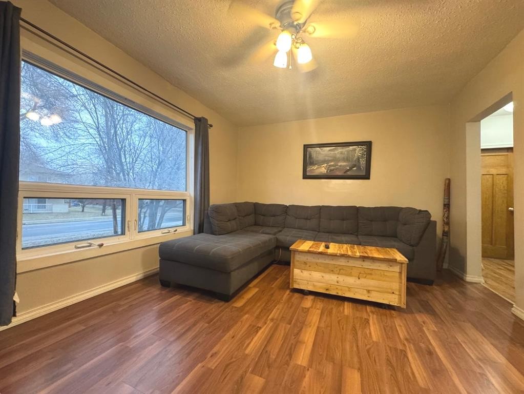 









5319


47

Avenue,
Wetaskiwin,




AB
T9A 0K9


