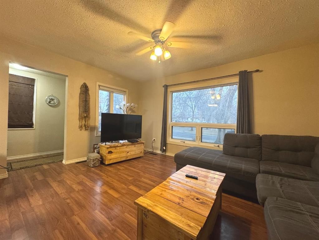 









5319


47

Avenue,
Wetaskiwin,




AB
T9A 0K9

