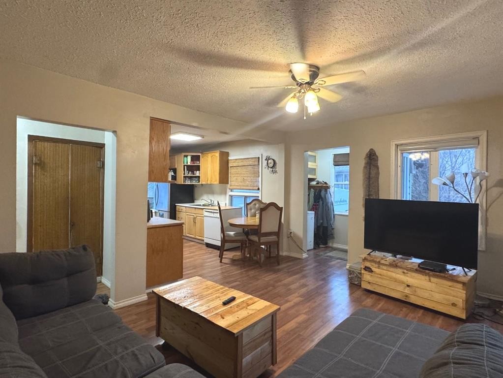 









5319


47

Avenue,
Wetaskiwin,




AB
T9A 0K9

