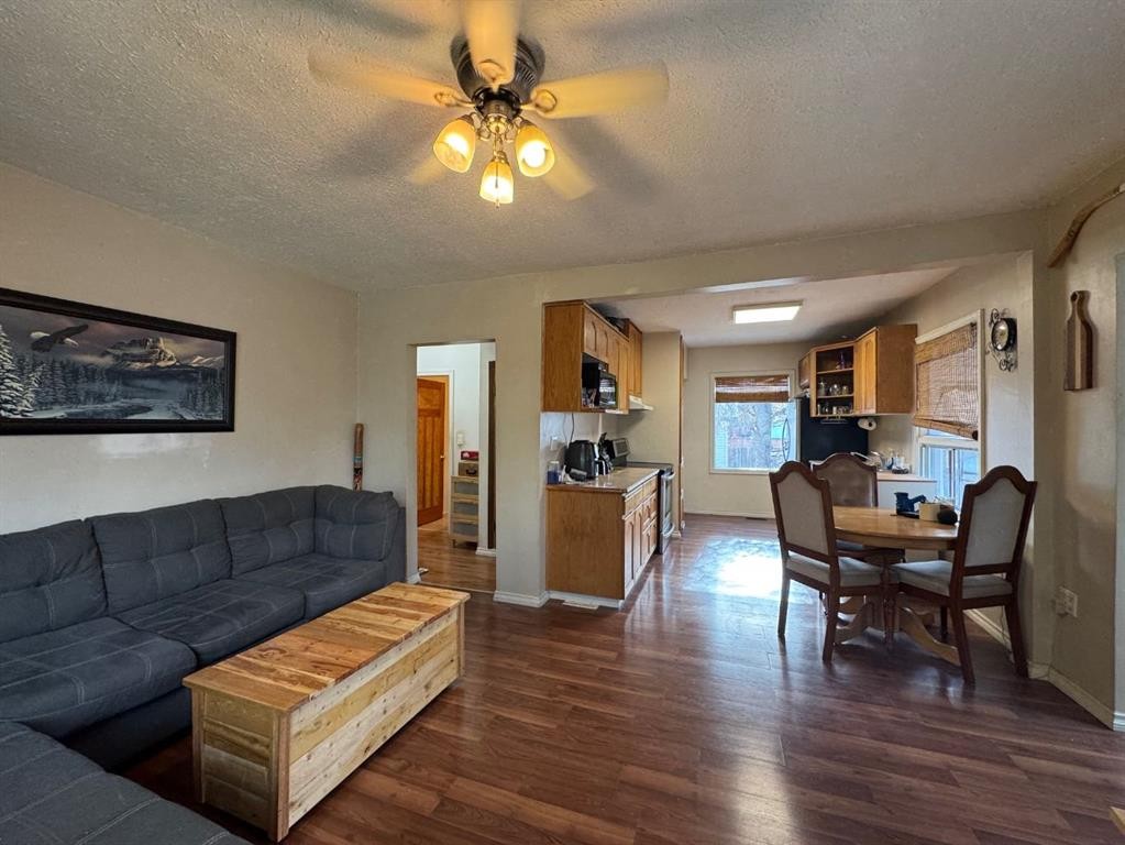 









5319


47

Avenue,
Wetaskiwin,




AB
T9A 0K9

