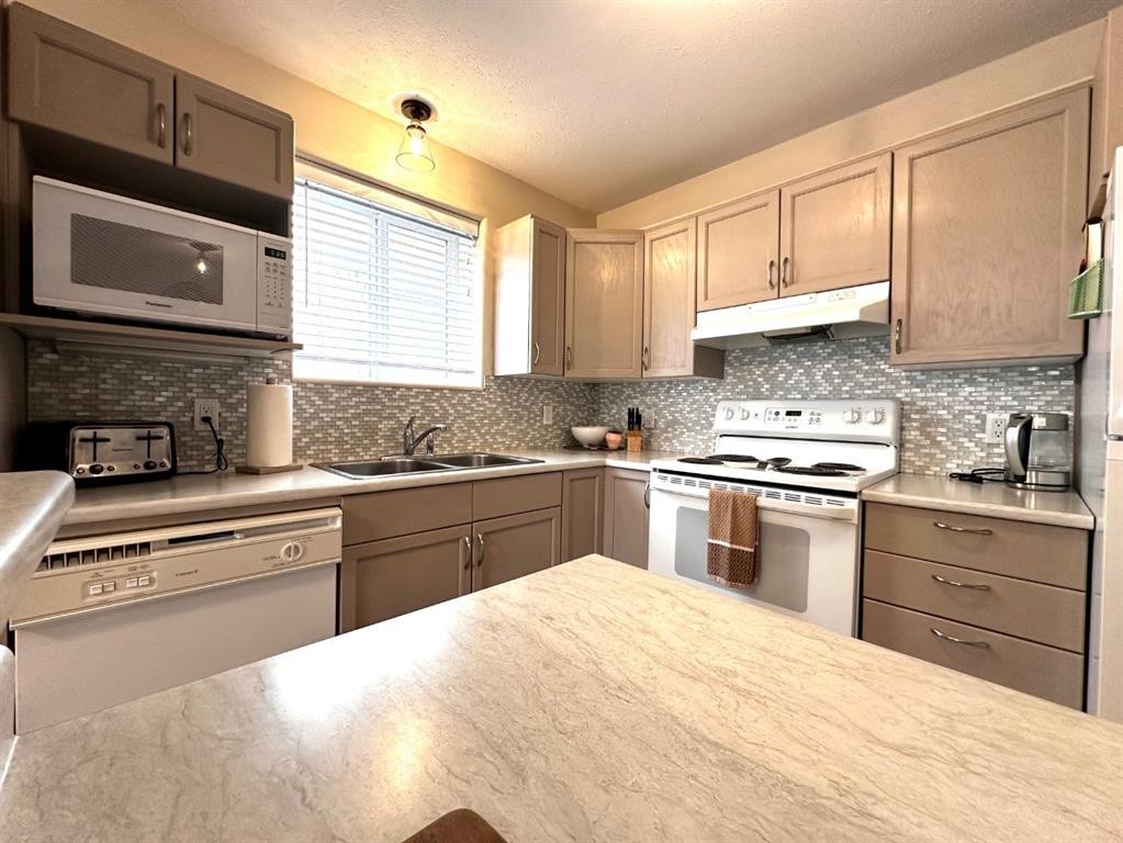 









4811


48

Street, 203,
Camrose,




AB
T4V1L4

