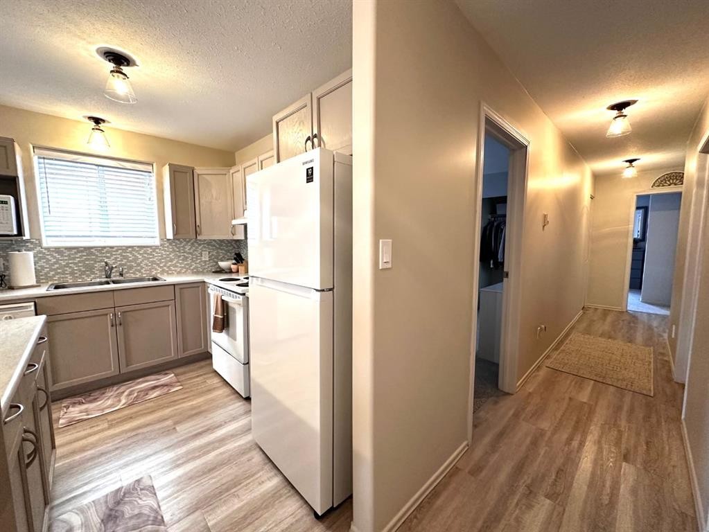 









4811


48

Street, 203,
Camrose,




AB
T4V1L4

