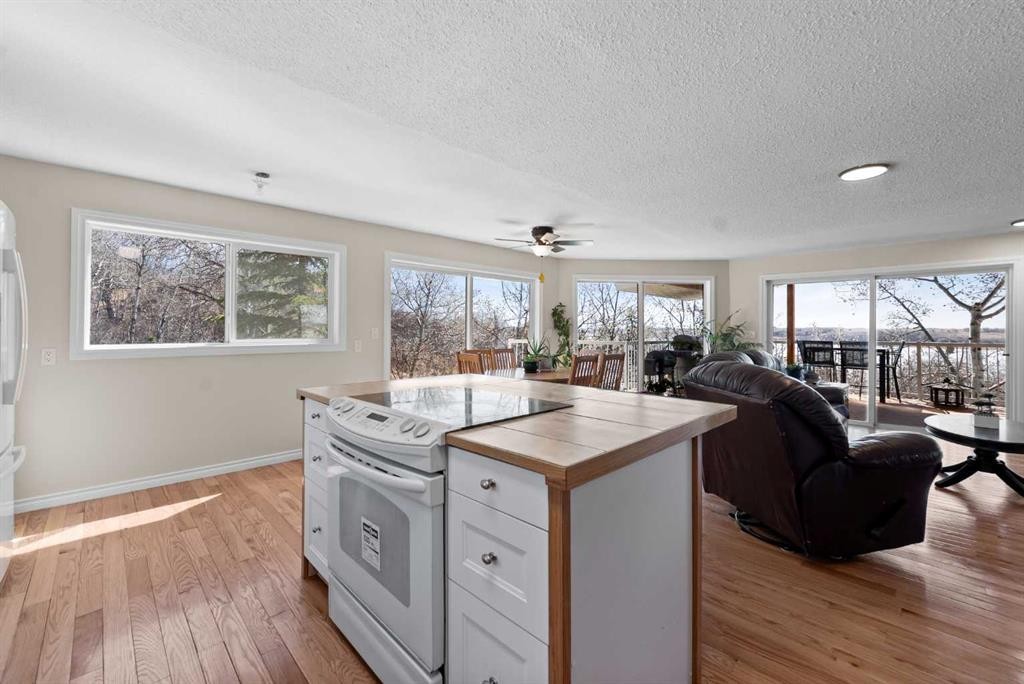 









325


Minnewaukan

Road,
Tillicum Beach,




AB
T4V 2m9

