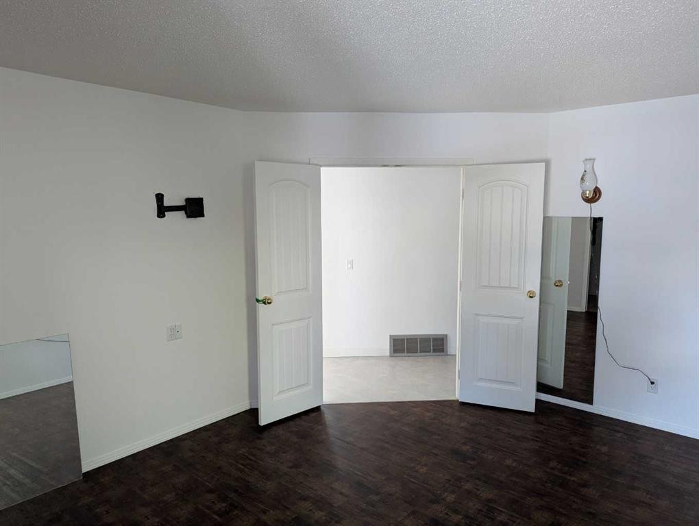 









6210


53

Avenue,
Camrose,




AB
T4V 4H4

